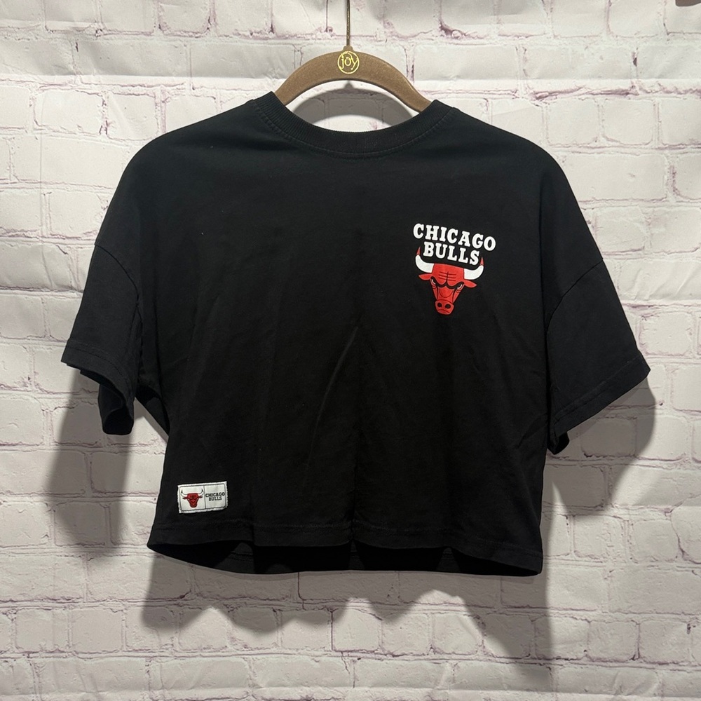 NBA Chicago Bulls Black Crop Top with Red Logo Woman’s Size XS‎